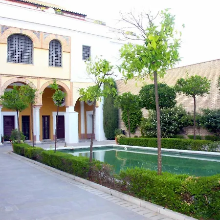 Saavedra Free Parking Center *