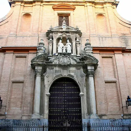 Saavedra Free Parking Center