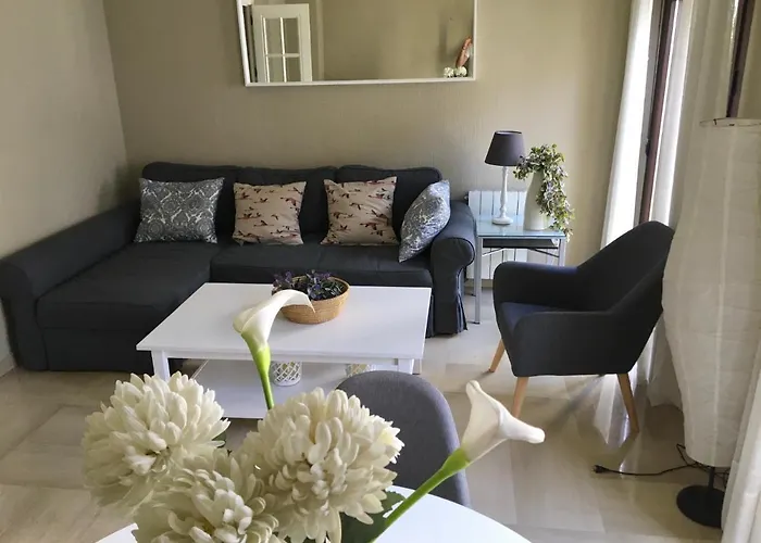 Saavedra Free Parking Center קורדובה