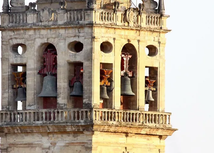 Saavedra Free Parking Center قرطبة