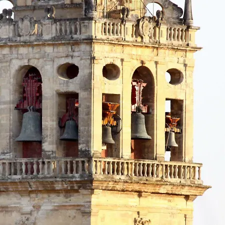 Saavedra Free Parking Center قرطبة