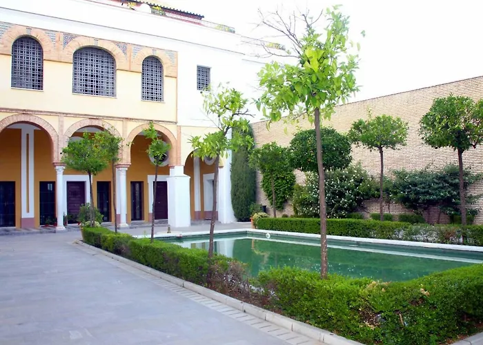 Saavedra Free Parking Center *